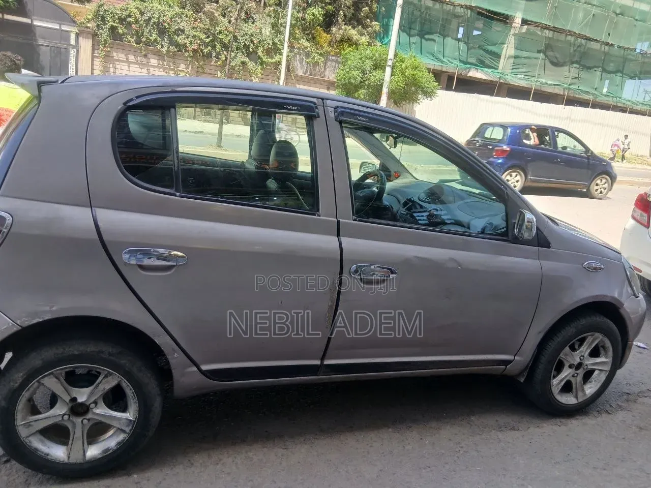 Toyota Vitz 2001 Silver