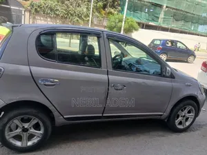 Toyota Vitz 2001 Silver
