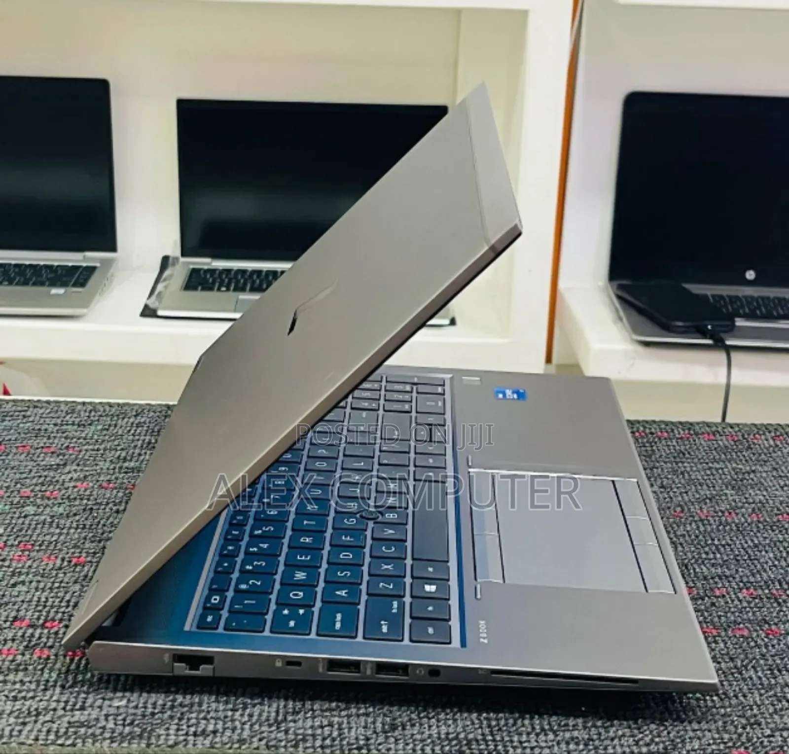 New Laptop HP ZBook Firefly G8 16GB Intel Core i7 SSD 1T