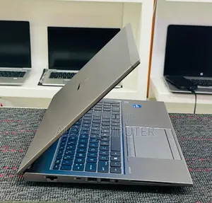 New Laptop HP ZBook Firefly G8 16GB Intel Core i7 SSD 1T