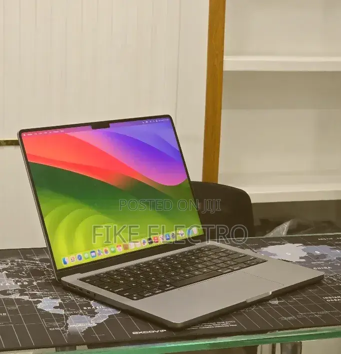 New Laptop Apple MacBook Pro 2023 M3 8GB Apple M3 Pro SSD 512GB