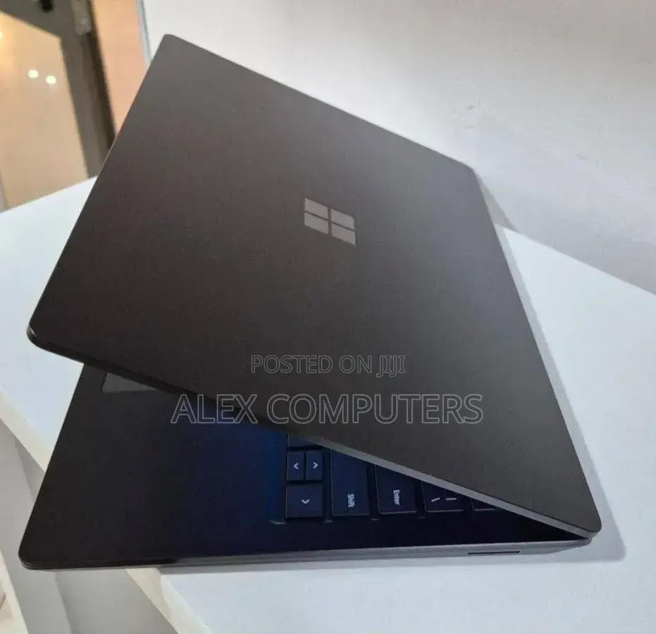 New Laptop Microsoft Surface 16GB Intel Core i7 SSD 512GB