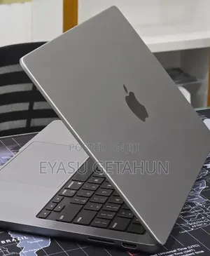 New Laptop Apple MacBook Pro 2023 M3 8GB Apple M3 Pro SSD 512GB