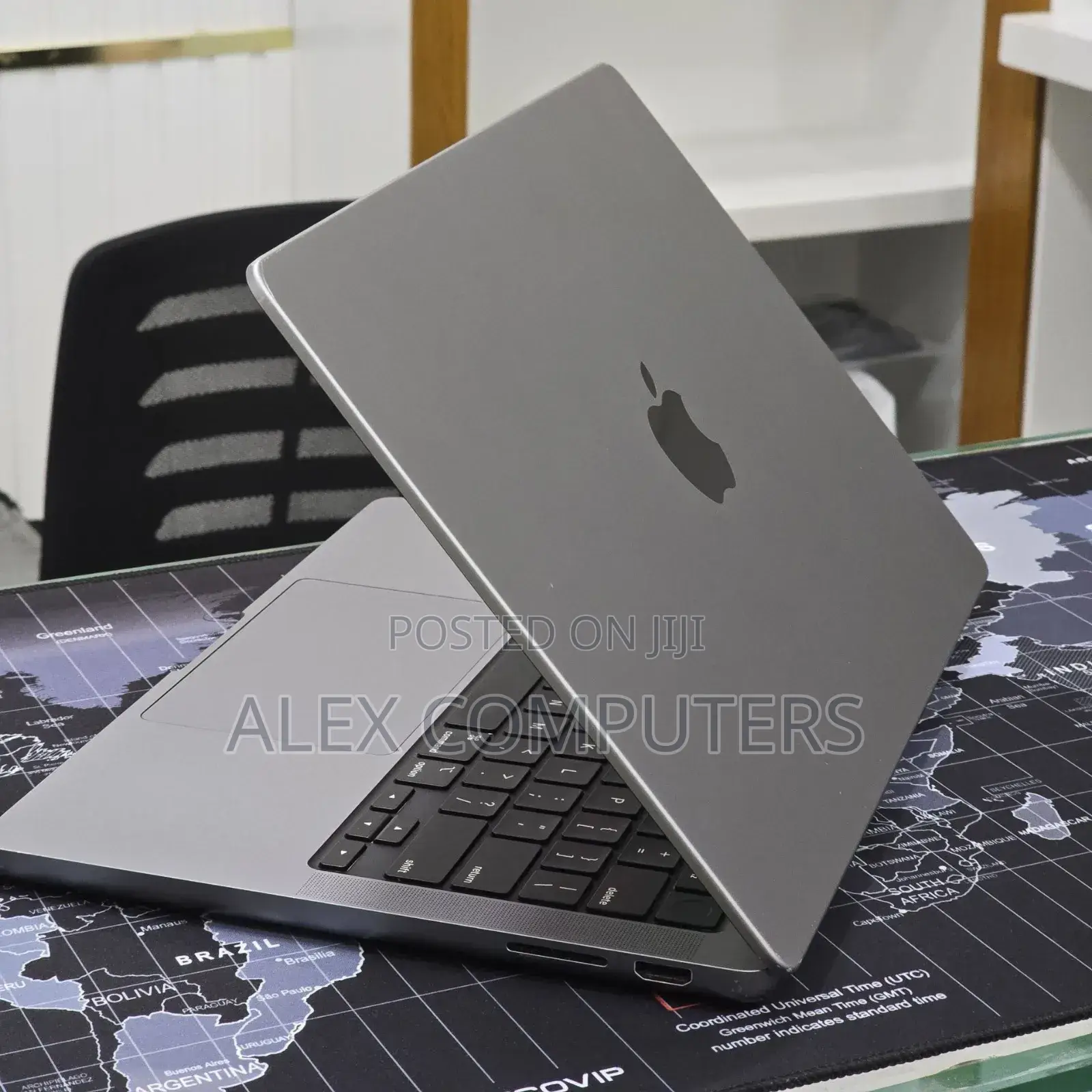 New Laptop Apple MacBook 8GB Apple M3 Pro SSD 512GB