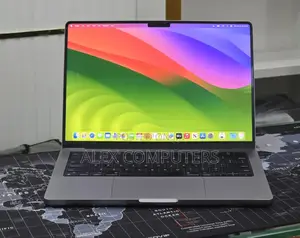New Laptop Apple MacBook 8GB Apple M3 Pro SSD 512GB
