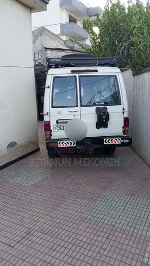 Toyota Land Cruiser 2009 White