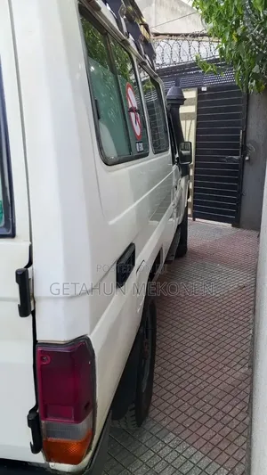 Toyota Land Cruiser 2009 White