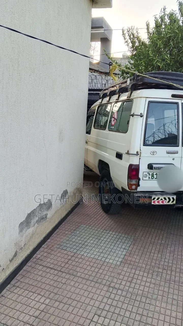 Toyota Land Cruiser 2009 White