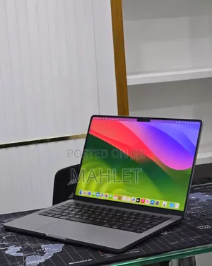 New Laptop Apple MacBook Pro 2023 M3 8GB Intel Core i7 SSD 512GB