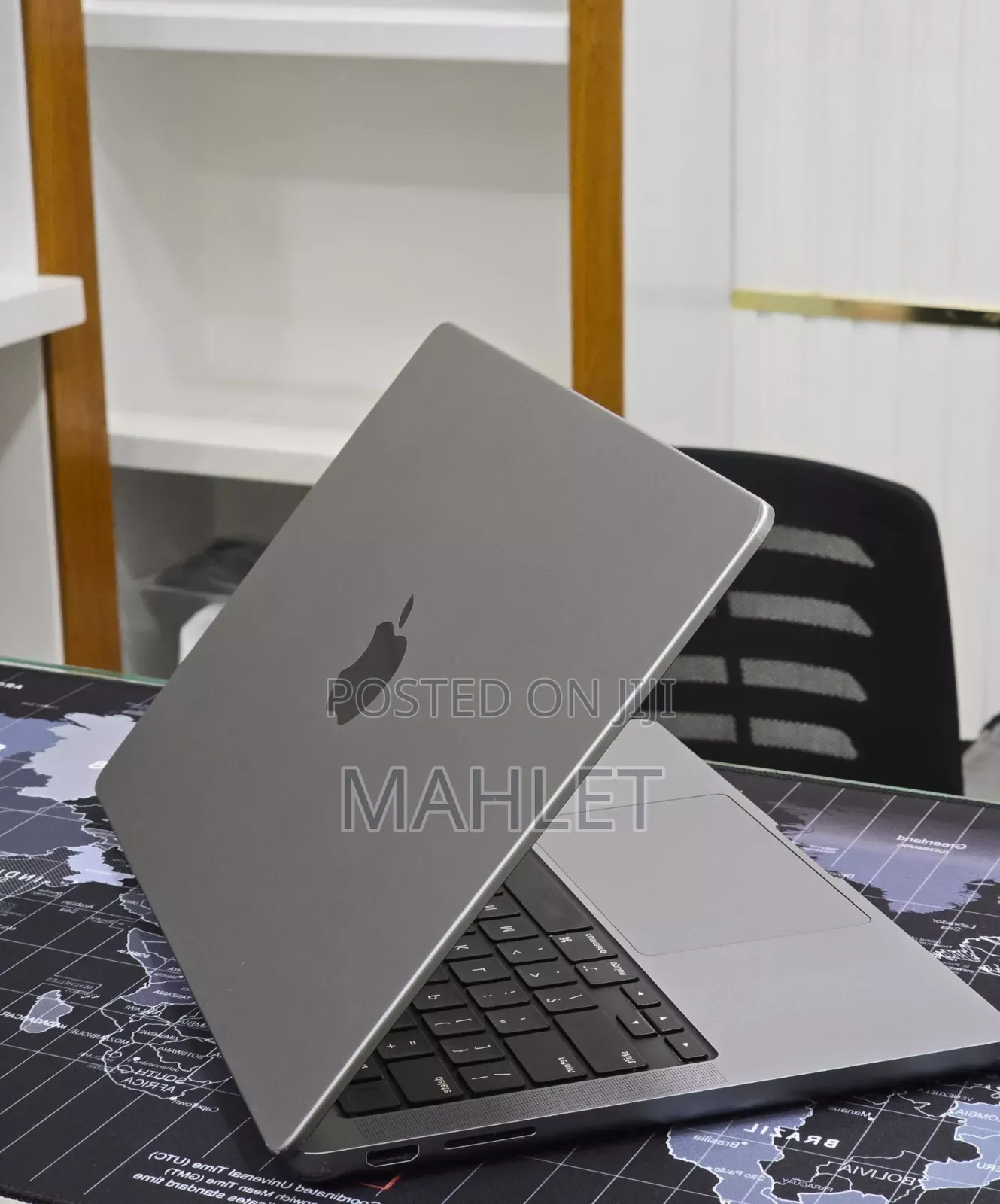 New Laptop Apple MacBook Pro 2023 M3 8GB Intel Core i7 SSD 512GB