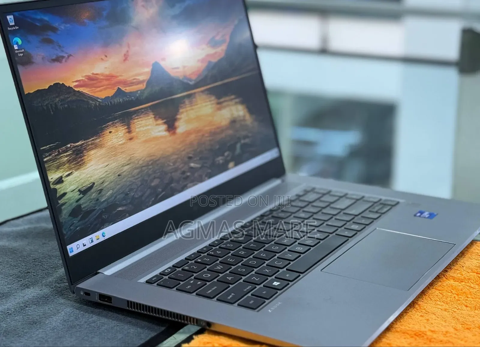 New Laptop HP ZBook Firefly G8 16GB Intel Core i7 SSD 512GB