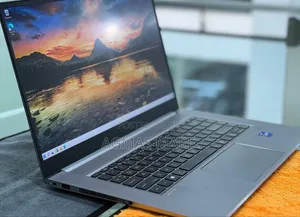 New Laptop HP ZBook Firefly G8 16GB Intel Core i7 SSD 512GB