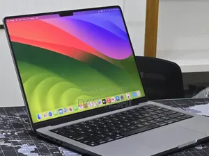 New Laptop Apple MacBook Pro 8GB Apple M3 SSD 512GB