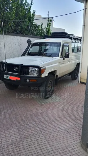 Toyota Land Cruiser 2009 White