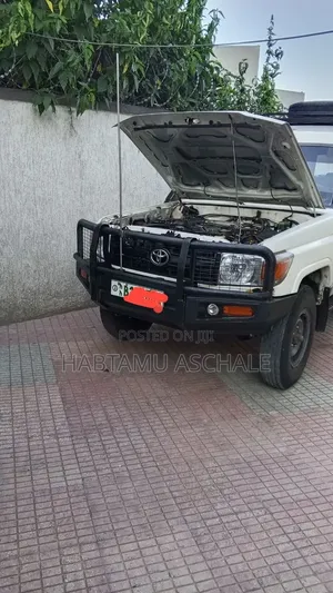 Toyota Land Cruiser 2009 White