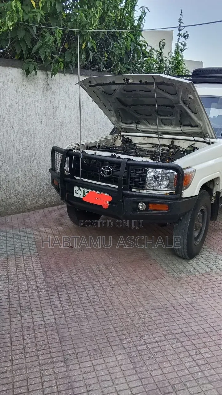 Toyota Land Cruiser 2009 White