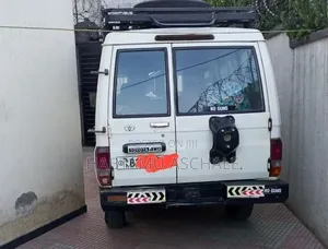 Toyota Land Cruiser 2009 White