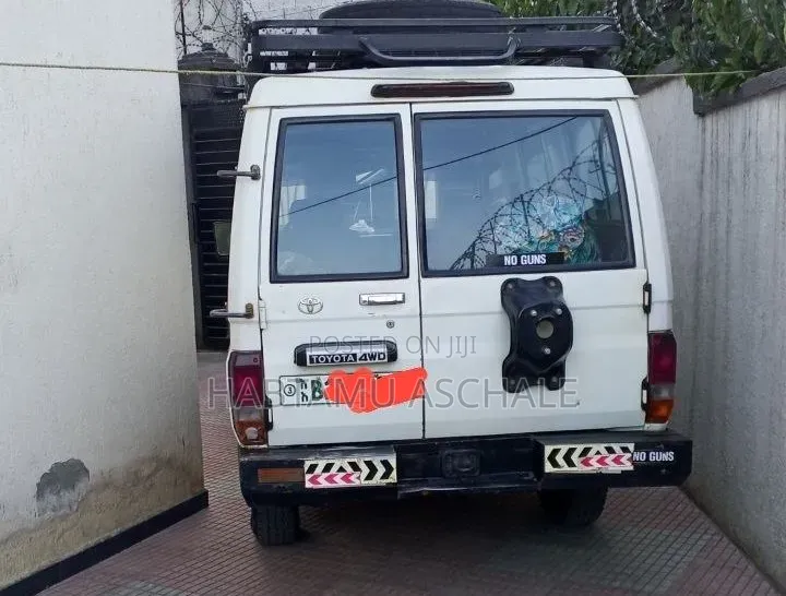 Toyota Land Cruiser 2009 White