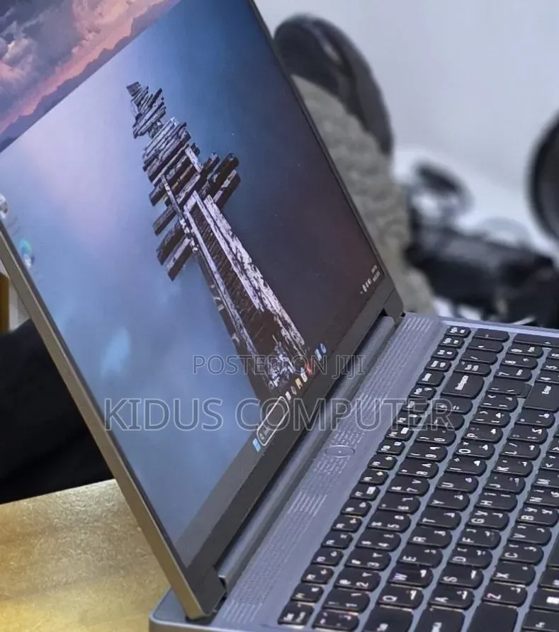 New Laptop Lenovo Legion 5 16GB AMD Ryzen 7 SSD 1T