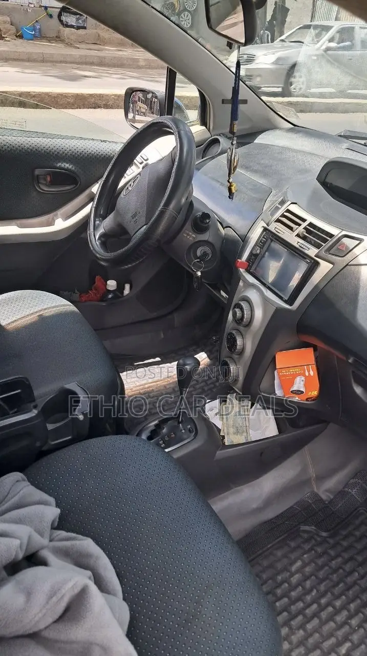 Toyota Yaris 2006 Gray