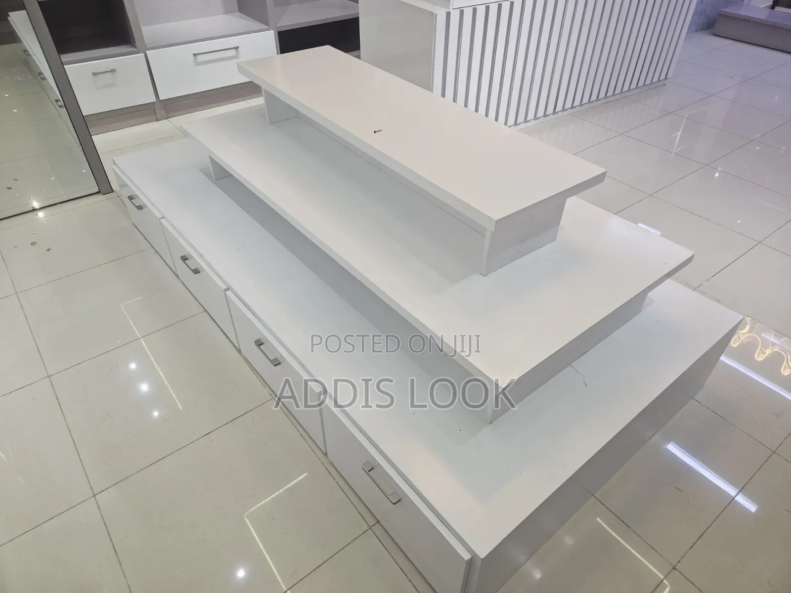 Display የልብስ ቤት ዲስፕለይ