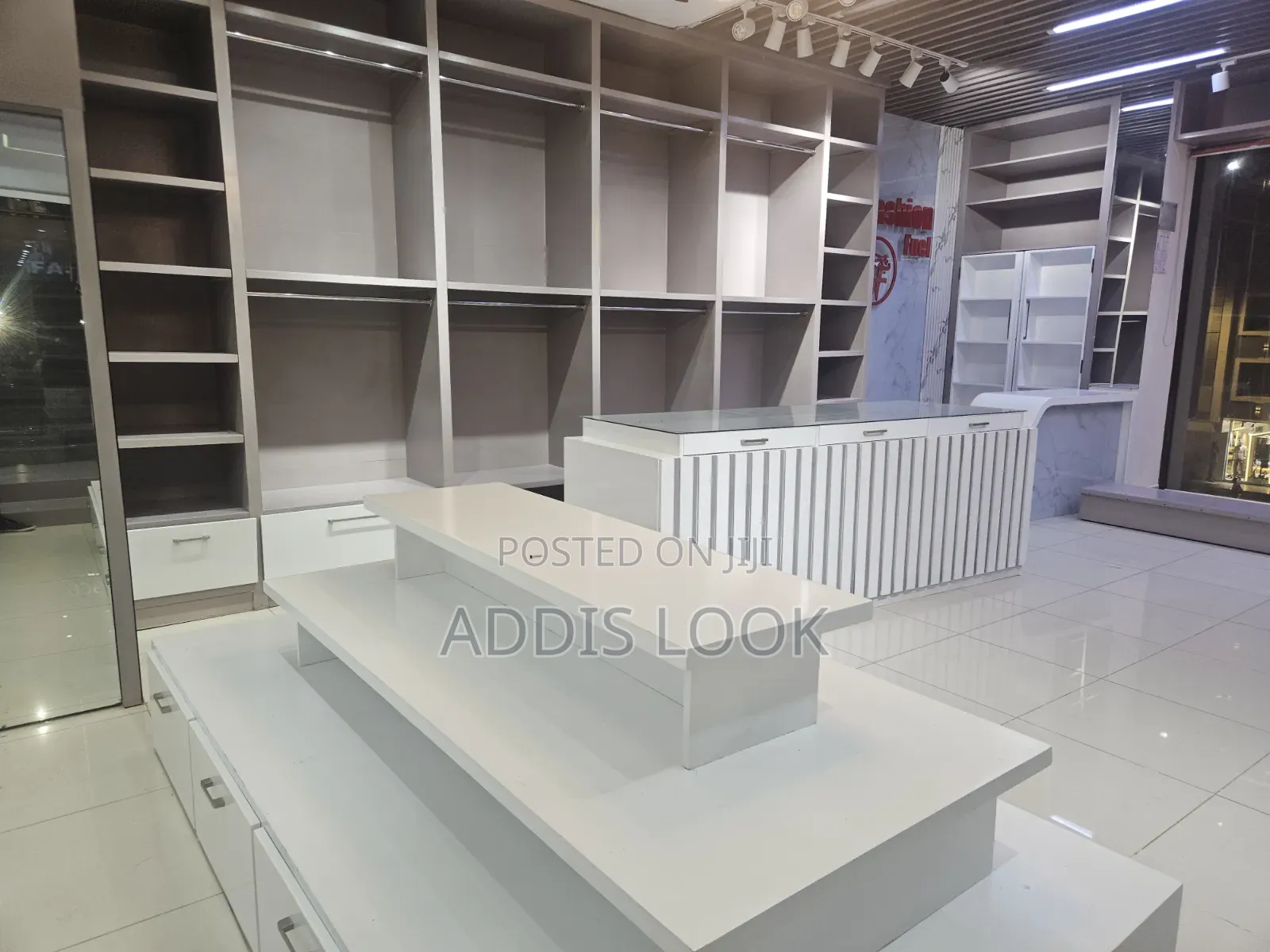 Display የልብስ ቤት ዲስፕለይ