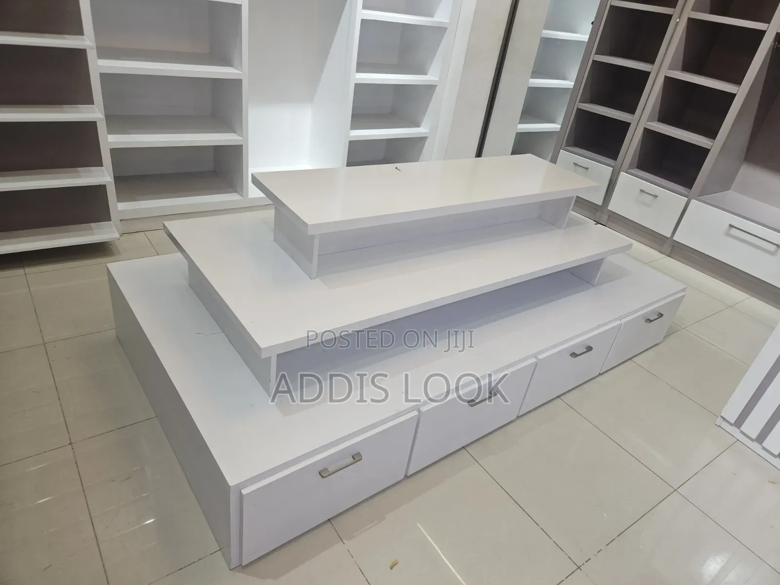 Display የልብስ ቤት ዲስፕለይ