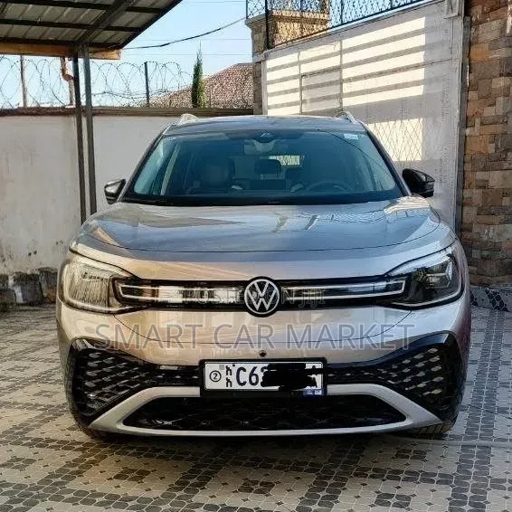 Volkswagen ID.6 2025 Gold