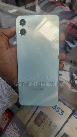 Samsung Galaxy M05 64 GB Gray