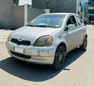 Toyota Vitz 2001 Silver