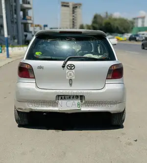 Toyota Vitz 2001 Silver
