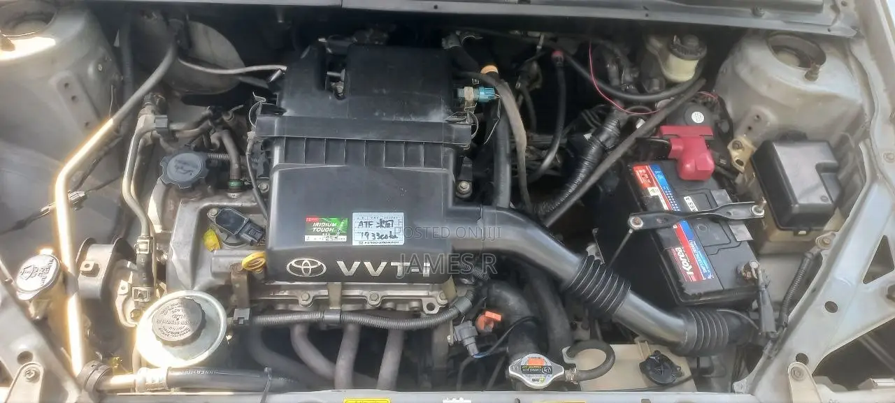 Toyota Platz 2001 Silver