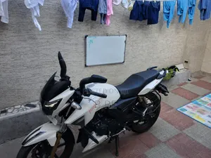 TVS Apache 180 RTR 2022 White