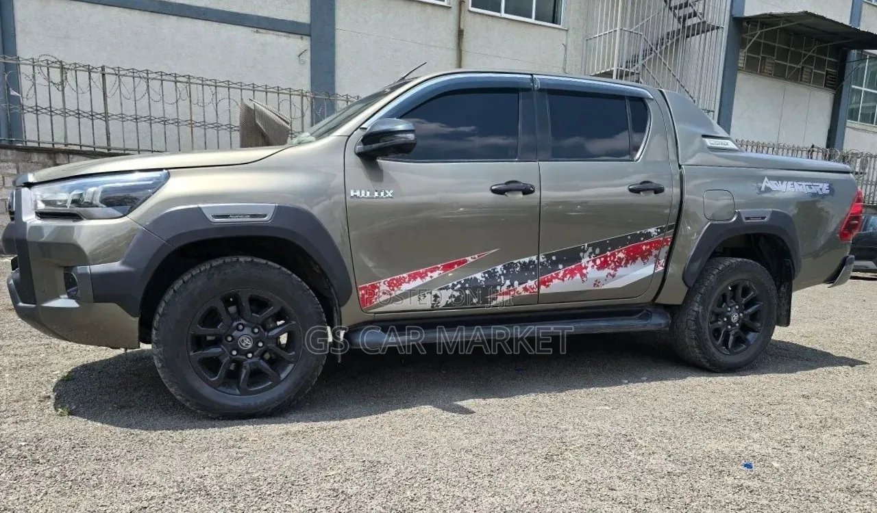 Toyota Hilux 2022 Gray
