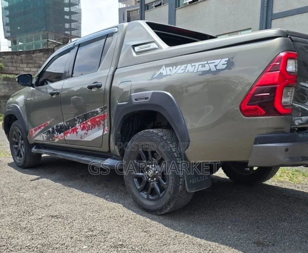 Toyota Hilux 2022 Gray