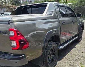 Toyota Hilux 2022 Gray
