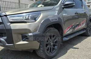 Toyota Hilux 2022 Gray