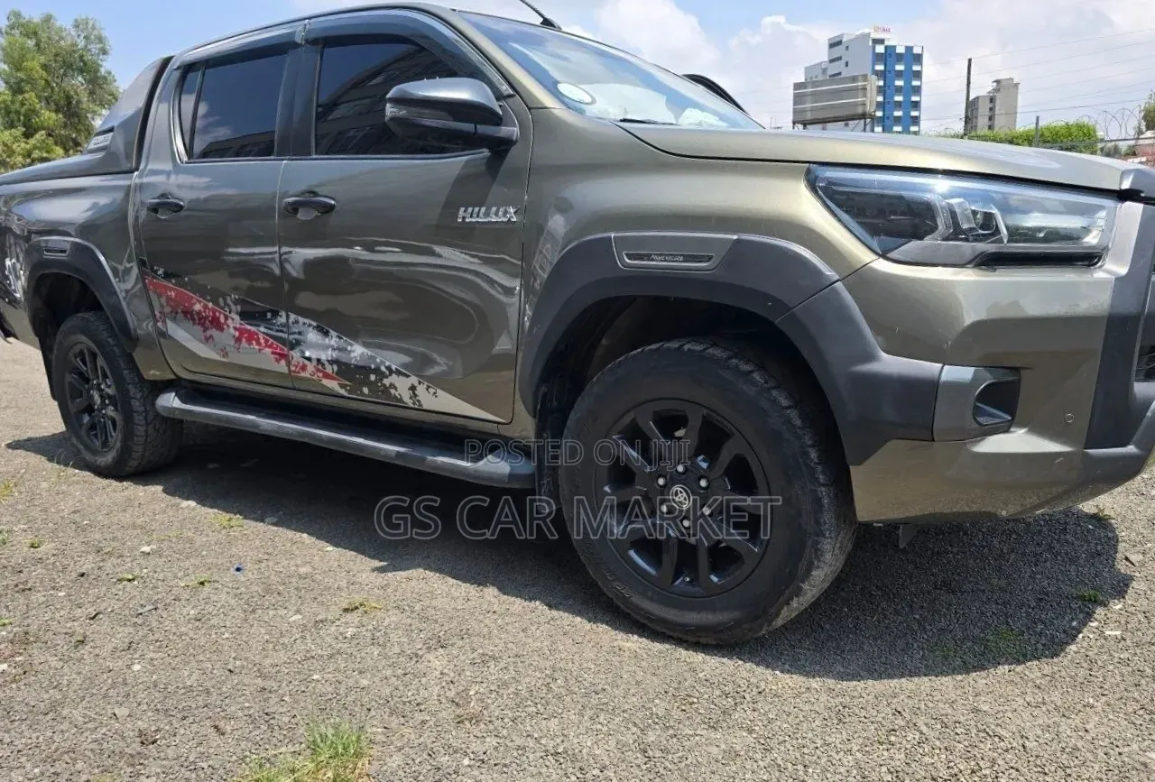 Toyota Hilux 2022 Gray