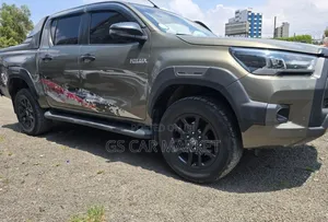 Toyota Hilux 2022 Gray