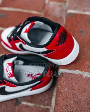 Air Jordan 1 Low Og "Chicago" Vibrant Varsity Red, Black,White