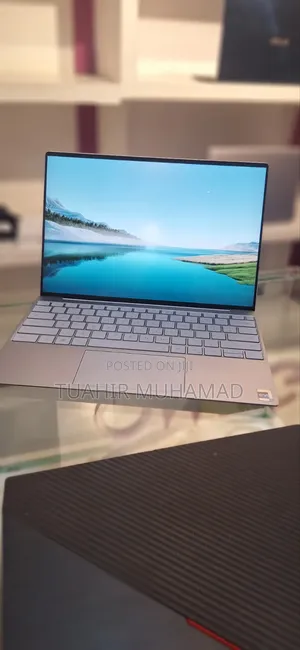 New Laptop Dell XPS 13 8GB Intel Core i5 SSD 256GB