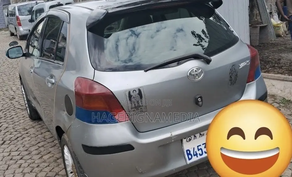 Toyota Yaris 2010 Silver