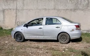 Toyota Yaris 2011 Silver