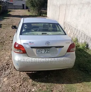 Toyota Yaris 2011 Silver