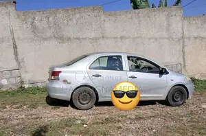 Toyota Yaris 2011 Silver