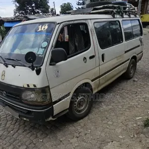 Toyota HiAce 2004 White
