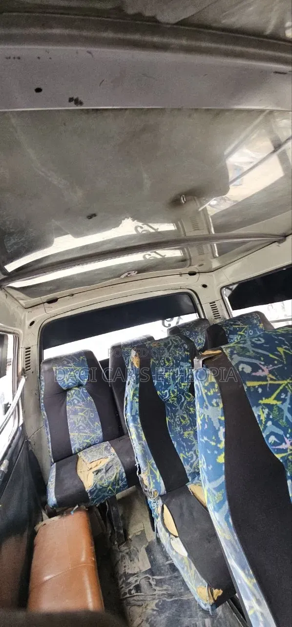 Toyota HiAce 2004 White