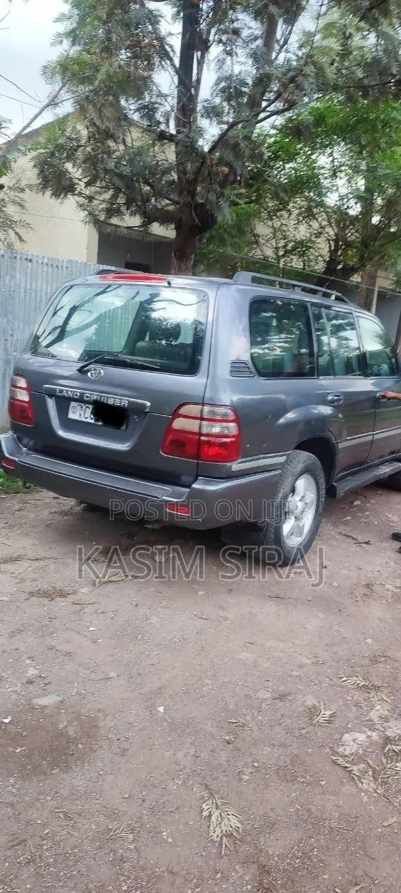 Toyota Land Cruiser 2003 Gray