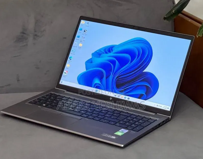 New Laptop HP ZBook Firefly 14 G7 16GB Intel Core i7 SSD 512GB
