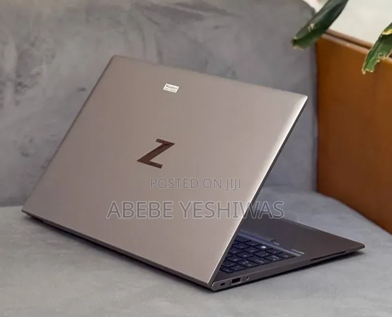 New Laptop HP ZBook Firefly 14 G7 16GB Intel Core i7 SSD 512GB